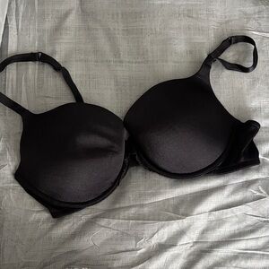 Victoria's Secret Black Molded T-Shirt Bra